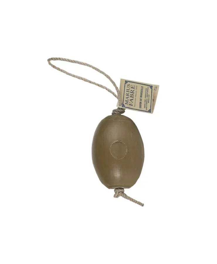 Savon de Marseille ovale avec sa corde