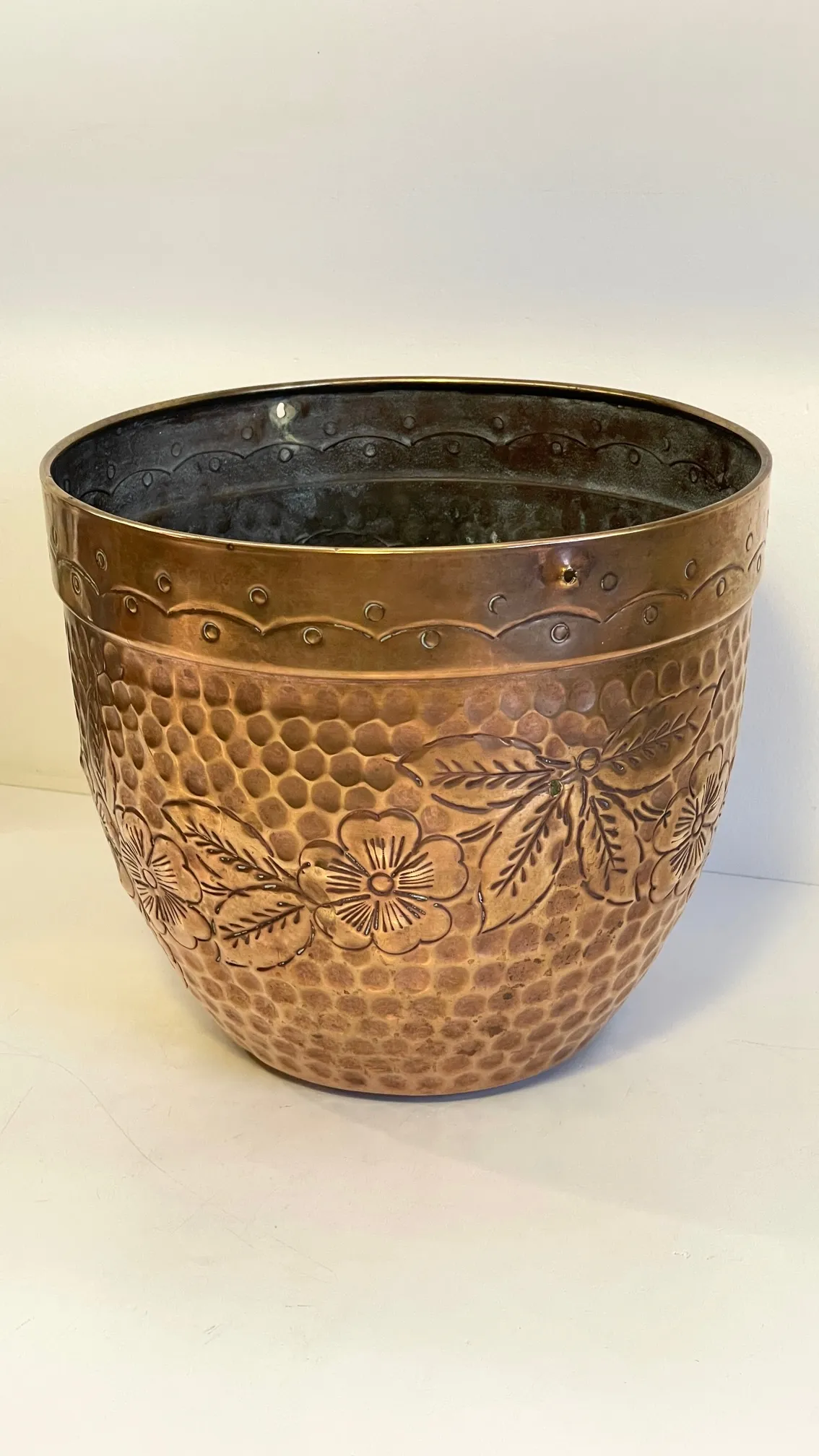Grand CACHE-POT Ancien en CUIVRE Patiné – Image 5